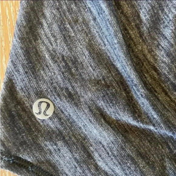 Lululemon Wild Tank Top Cheetah Print Criss Cross Back Size 4 Gray heathered - Picture 7 of 7